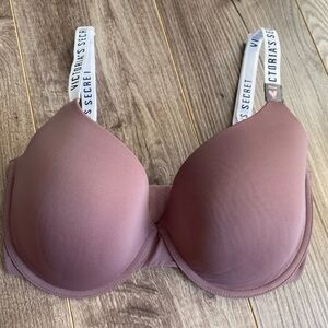 Victoria’s Secret NWT lightly lined demi tshirt bra, slight push-up 32DDD